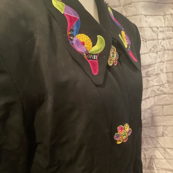 “ECAILLE” PARIS VINTAGE EMBROIDERED and BEJEWELLED BEADED BUTTON BLACK BLAZER. - Picture 5 of 16